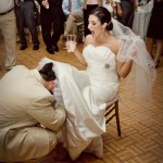 wedding-garter-removal